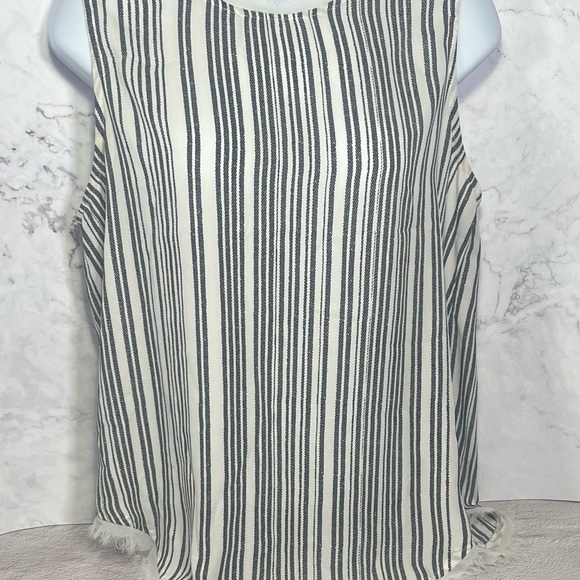 Who What Wear Striped Sleeveless Top Size Medium - Picture 1 of 2